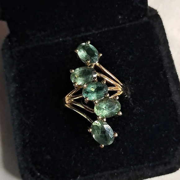 Natural Green Apatite 5 Stone Elongated Ring. - Picture 4 of 7